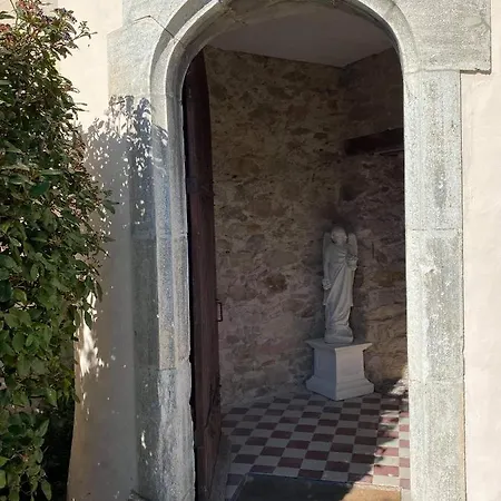 Chateau De Villeneuve - Bed and Breakfast Montolieu