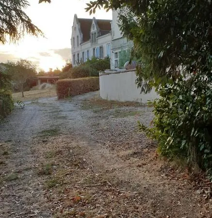 Chateau De Villeneuve - 3*