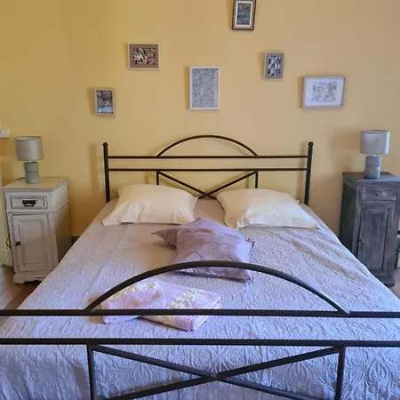 Chateau De Villeneuve - Bed & Breakfast Montolieu