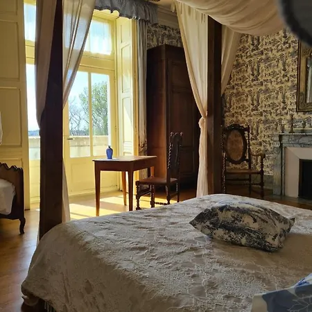 Chateau De Villeneuve - Bed & Breakfast