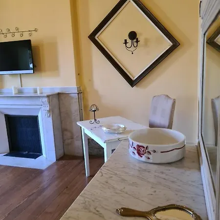 Chateau De Villeneuve - فندق مبيت وإفطار 3*