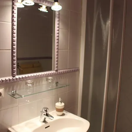 Bed and Breakfast Chateau De Villeneuve - *